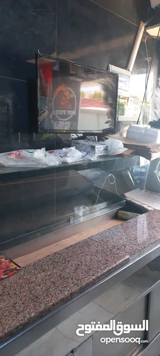 مطعم للبيع بسعر مغري بطبربور مقابل حلويات نفيسة ويعمل بشكل جيد والمنطقة حيوية وقوية