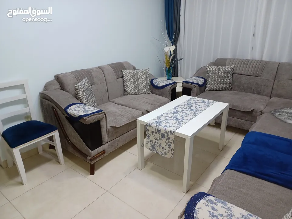 طقم كورنر جديد مع طاولة سفرة مستعملة