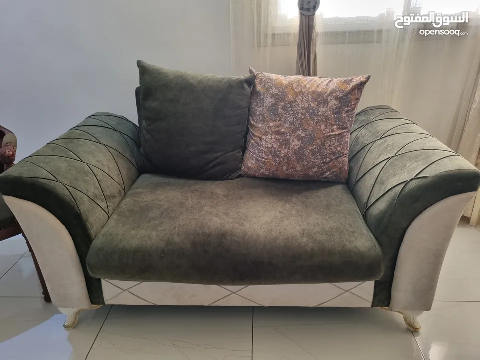 طقم جلوس نظيف جدا 7 أشخاص Sofa set very clean 7 seater