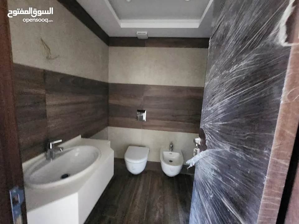 شقة فارغة للبيع بين الدوار الرابع و الخامس(عدد 2 ) - ref: 14611