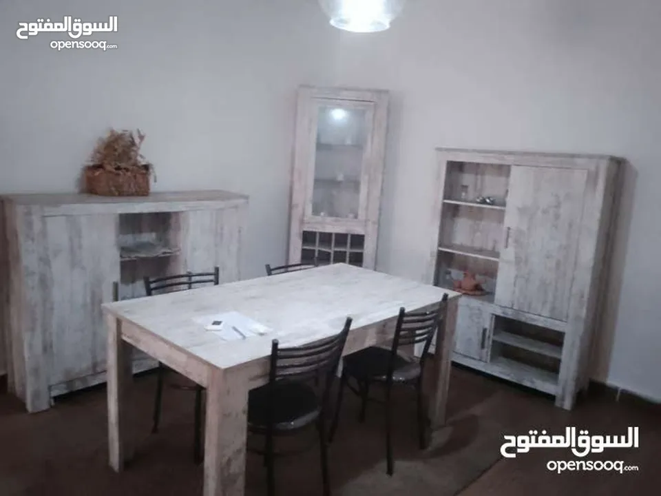 شقة مفروشة فاخرة للايجار الشهري او السنوي موقع مميز اثاث فخم قريبة تبعد 500 م3 عن بوليفارد العبدلي