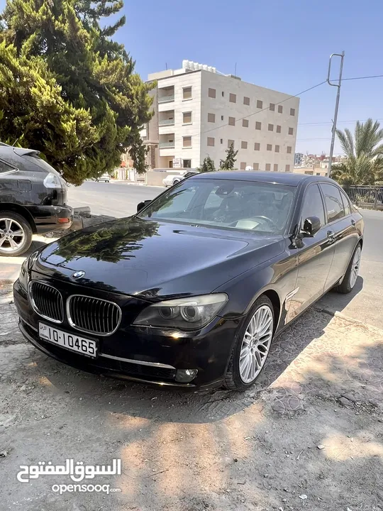 BMW 740Li.