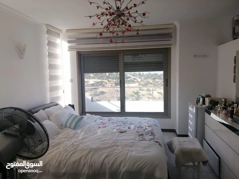 فيلا سكنيه بالسلط للبيع زي وادي الحمامرة واصل جميع الخدمات ومنطقة هادئة قريبة من الاسواق