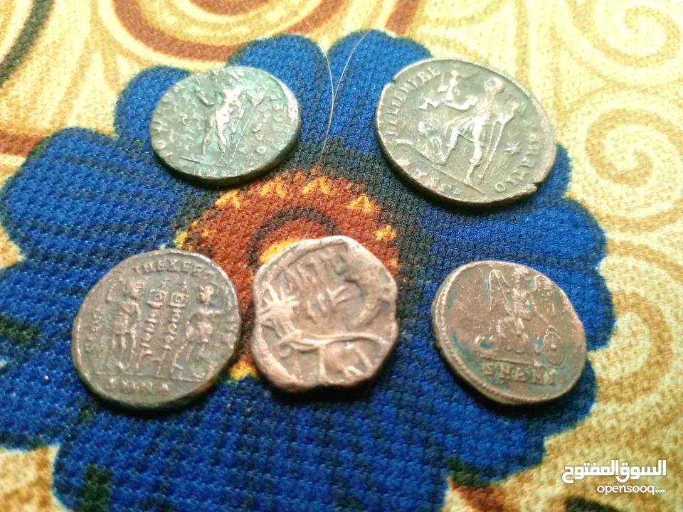 خمس  عملات معدنية روماني قديمة جدا     تذكارية  للبيع بسعر مغري 50 دينار فقط   ...............