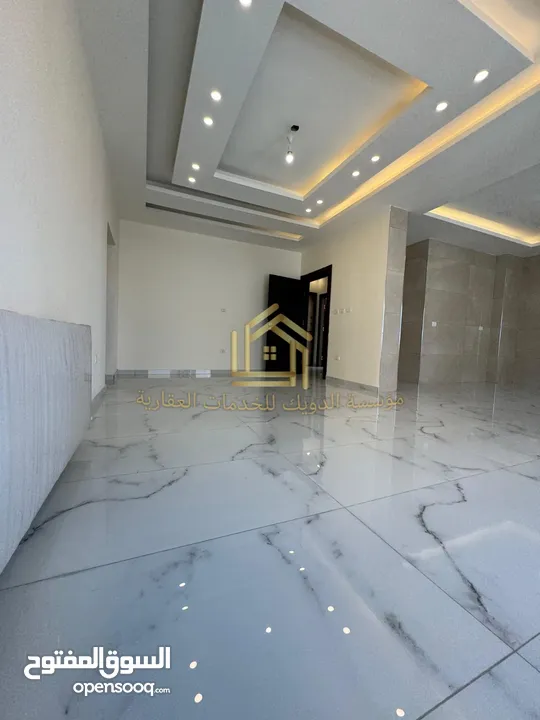 لم تسكن - تشطيبات فاخرة - طريق المطار - 4نوم - 230م - بإطلالــــه بانوراما - تستحق المشاهدة