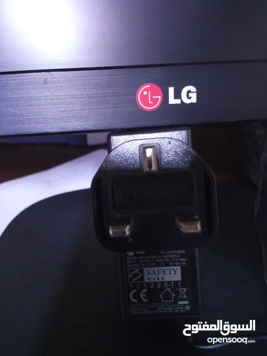 شاشة كمبيوترLG20انش مونيتورLEDمع نحولها الأصلي مدخلVGAبحاله ممتازه عالفحص شغاله100%