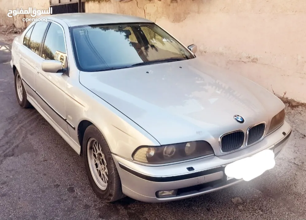 BMW 520 للبيع بحاله ممتازه موديل 2000