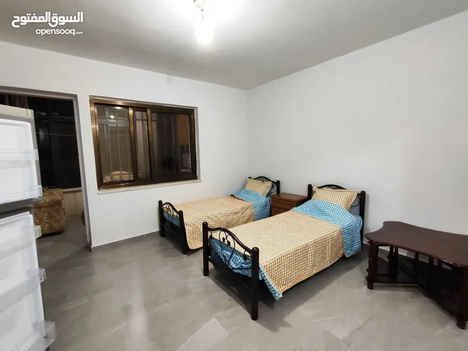 استديو مفروش جاهز للتسليم الفوري في رام الله شارع القدس قرب الهلال الأحمر ومطعم توستي
