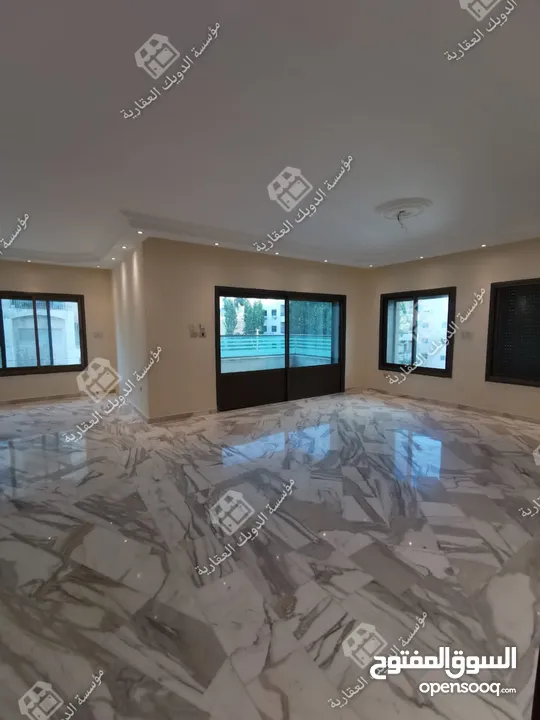 شقة فارغة - دير غبار - 4نوم 2ماستر - 360م - بلكونات بإطلالة مميزة - قرب الخدمات