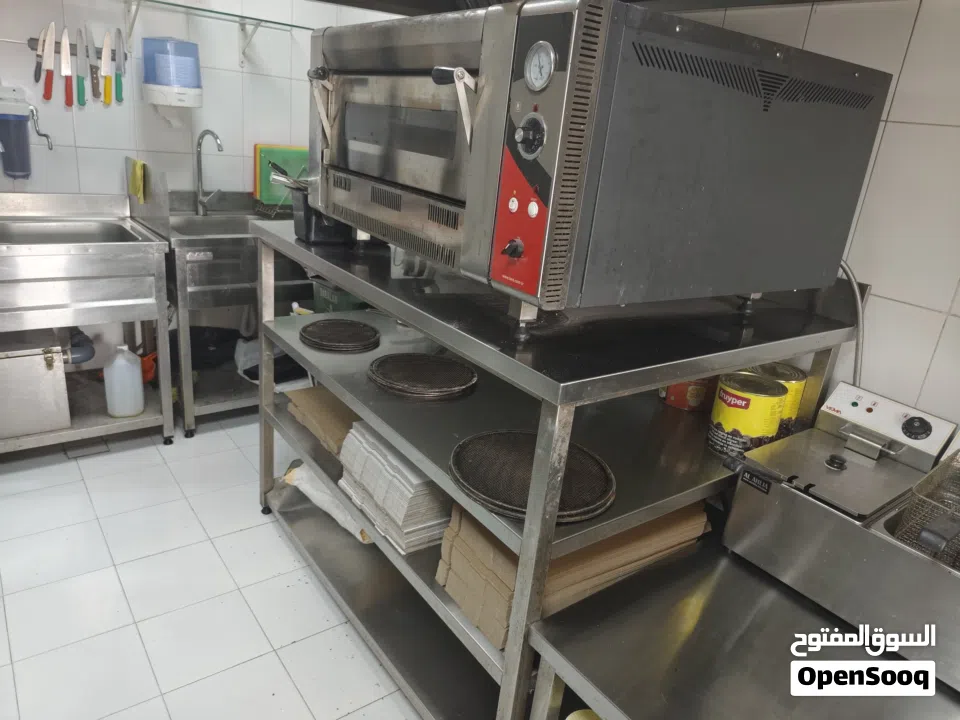 مطعم بيتزا وباستا للبيع