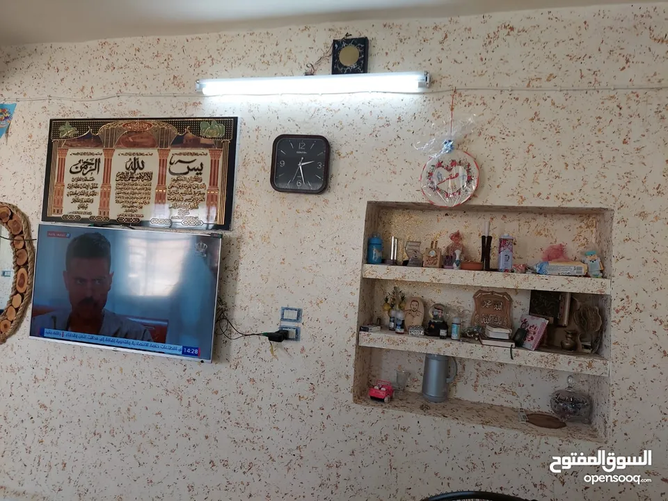 بيت مستقل للايجار 130 متر خمس غرف ومطبخ وحمام لديه برنده كبيره حوله شجر مثمر والمنطقه هادئة 140دينار
