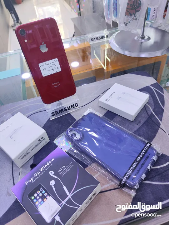 التفاحه الاصلي iPhone XR جيجا 64 بطارية 75 مش مفتوح ابدا فحص معه بكج هدية