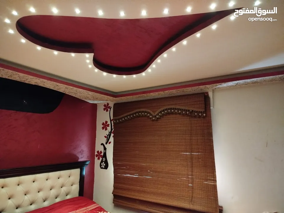 شقة للبيع في ماركا الجنوبية نادي السباق شيك المطار 3 غرف ومطبخ خشب بلوط وصالون و2 حمام وحماية راكبه