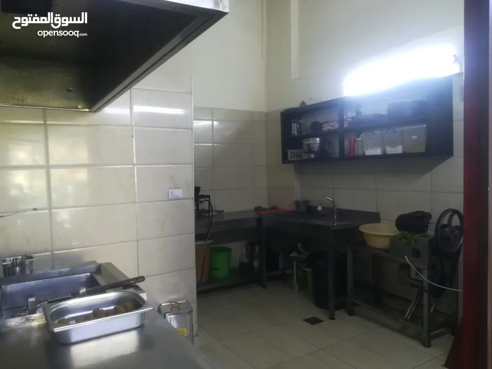 مطعم حمص و فول للبيع مجهز بالكامل.