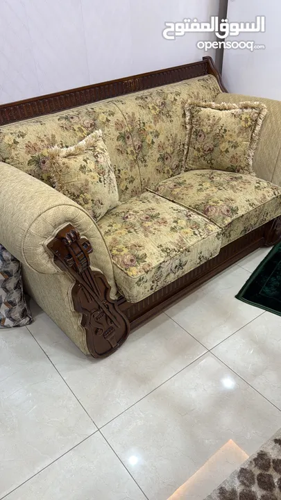 طقم كنب 7 مقاعد بحال الجديد