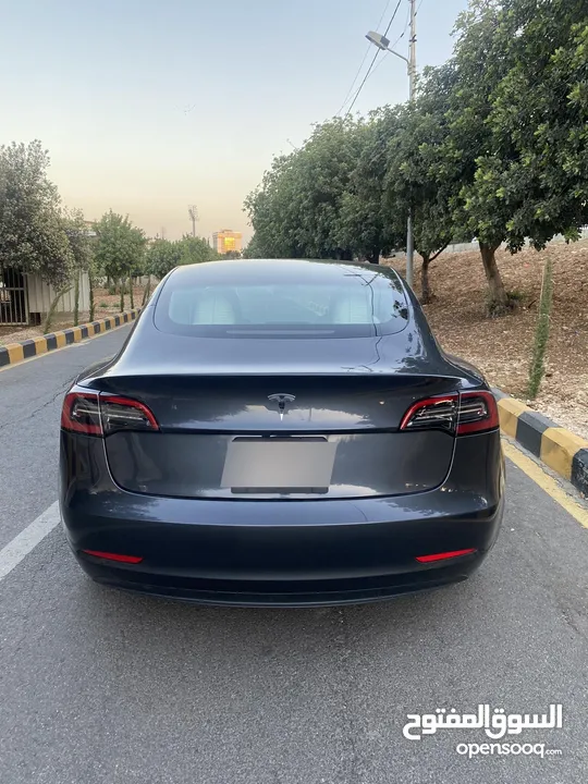 Tesla Model 3  موديل 2023 جمرك جديد  فحص أوتوسكور B+ بدفعة لا تقل عن 10 الاف دينار