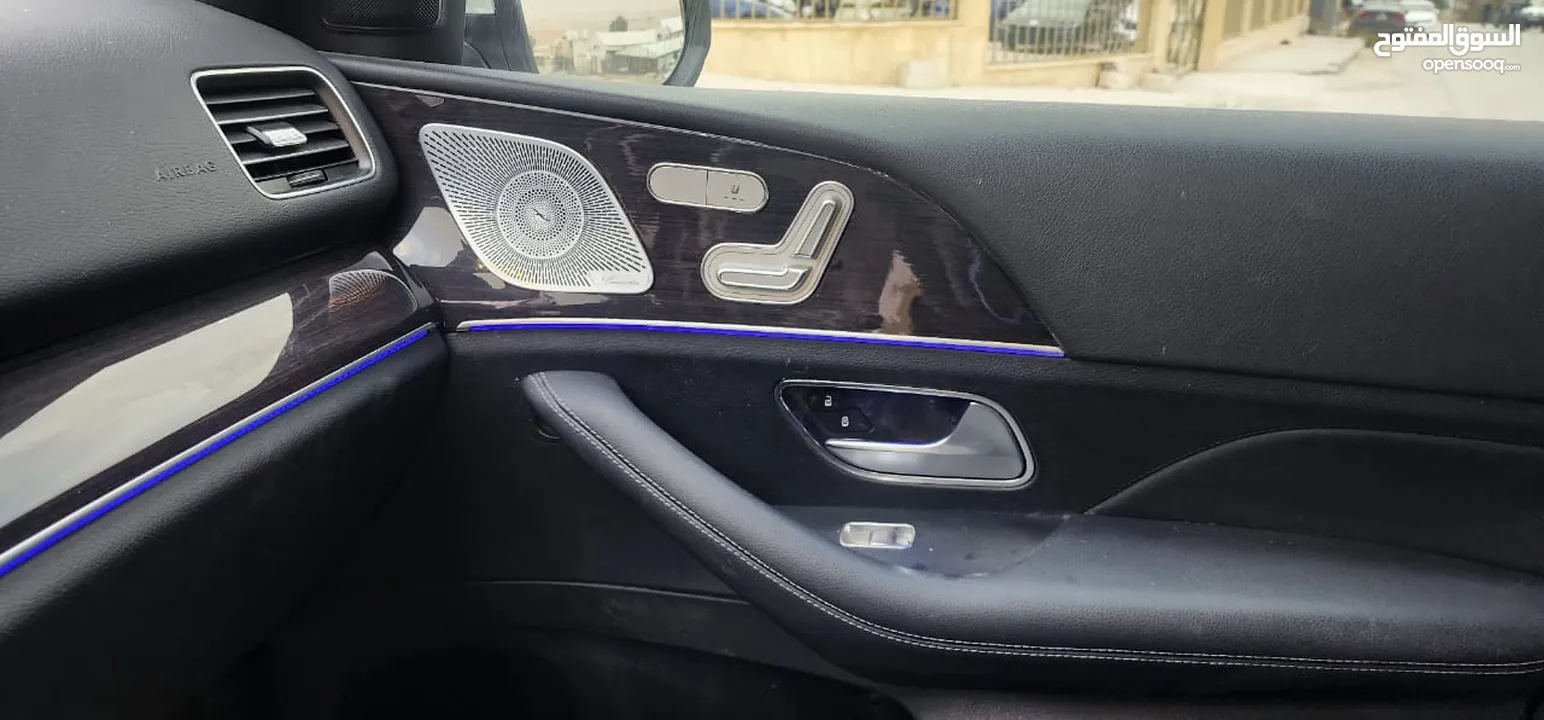 مرسيدس GLE 350- 4 MATIC موديل 2020  دفع رباعي  عاليه الإضافات  غير مجمركه لون ابيض والداخل اسود