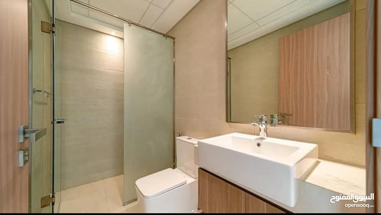 علي بعد دقائق من برج خليفه بتوفر شقه مؤنثه بالكامل تشطيب كامل بعرض سعر ممتاز بادر بالحجز ومعرفه التف