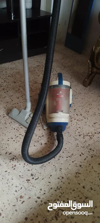 مكنسه كهربائيه مستعمله للبييع 220V شغاله 100%100