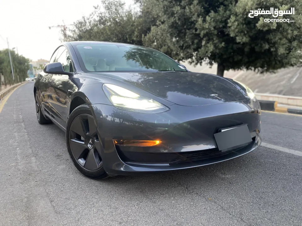 Tesla Model 3  موديل 2023 جمرك جديد  فحص أوتوسكور B+ بدفعة لا تقل عن 10 الاف دينار