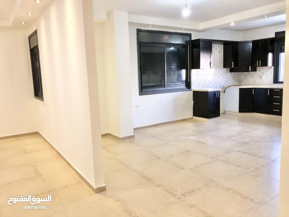 شقة للبيع في عين منجد