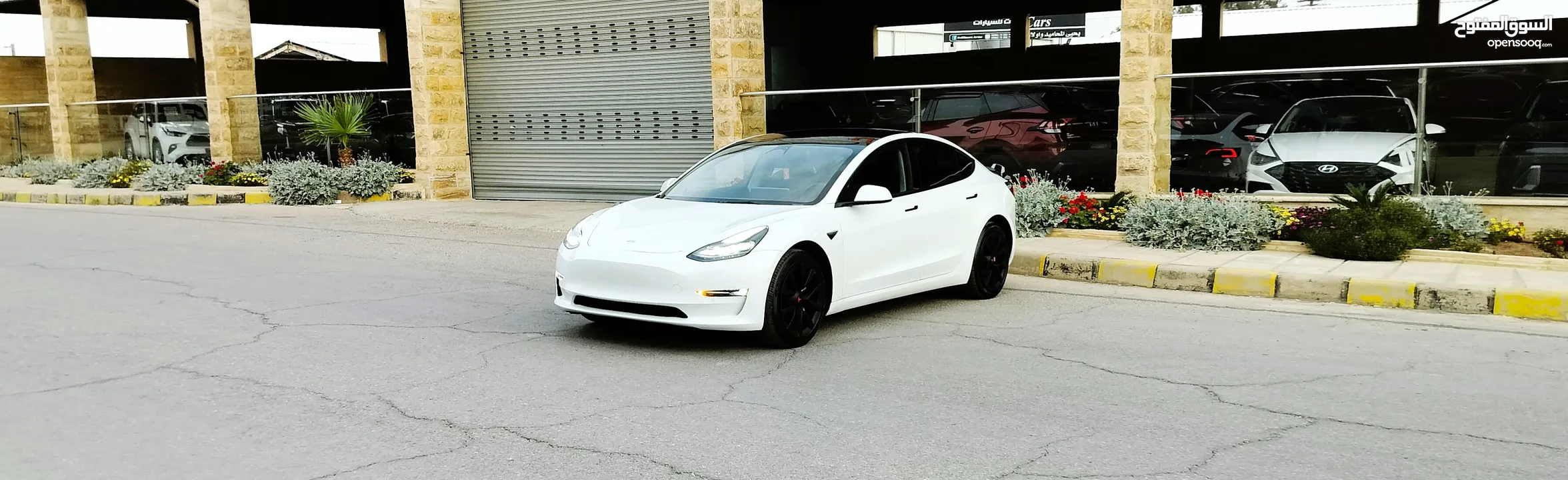 تيسلا 2022 model 3 فحص كامل 4 جـــيـــد بدون ملاحظات بودي (كرت ابيض) بحالة الوكالة بسعر لقطة ومحرووق