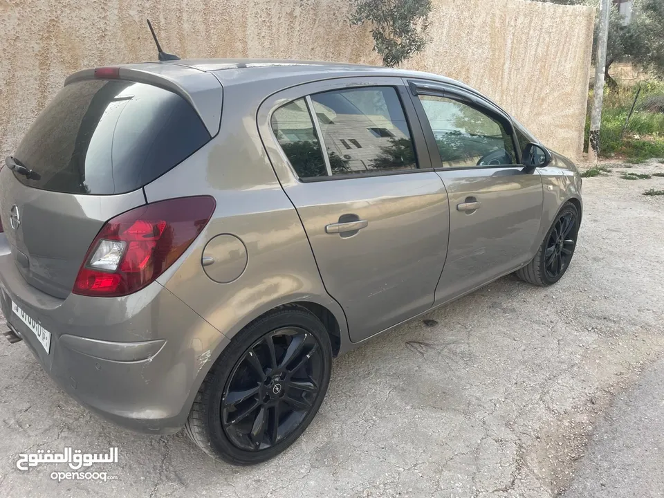 اوبل كورسا 2013 اوتوماتيك بحاله الوكاله ماشيه 95 الف كيلو
