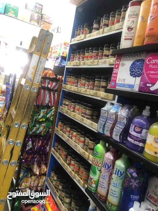 سوبر ماركت للبيع بسبب السفر
