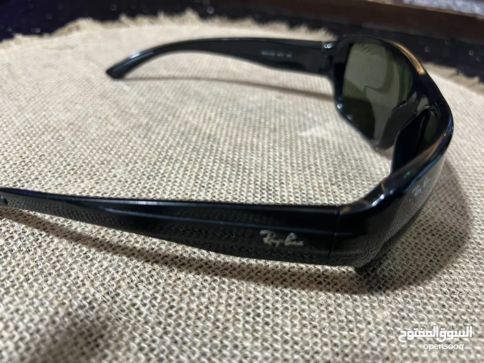 نظارات Ray ban ايطالي اصلي لون اسود بحاله ممتازه استعمال خفيف جدا