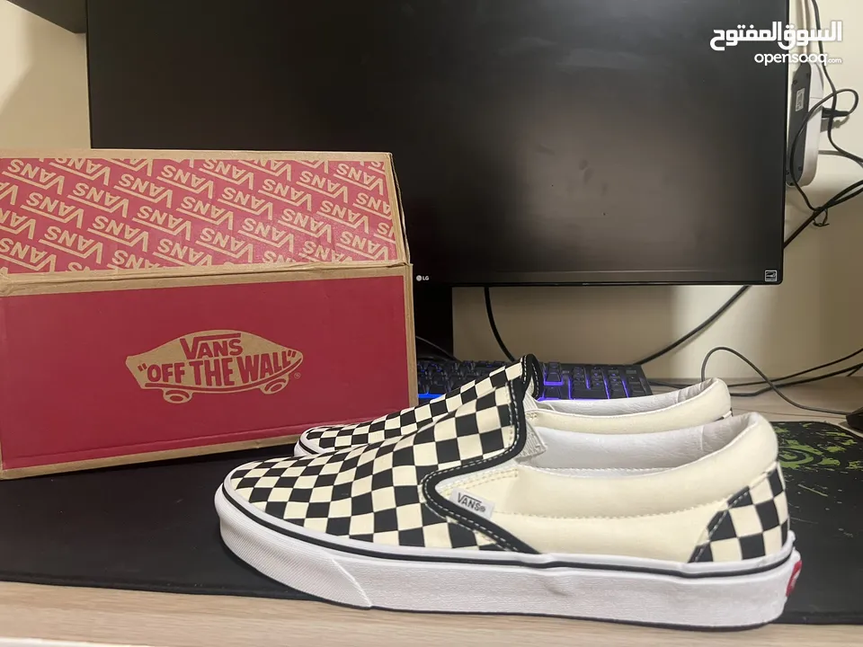 Brand New Vans Slip-On Shoes – Iconic Style & All-Day Comfort