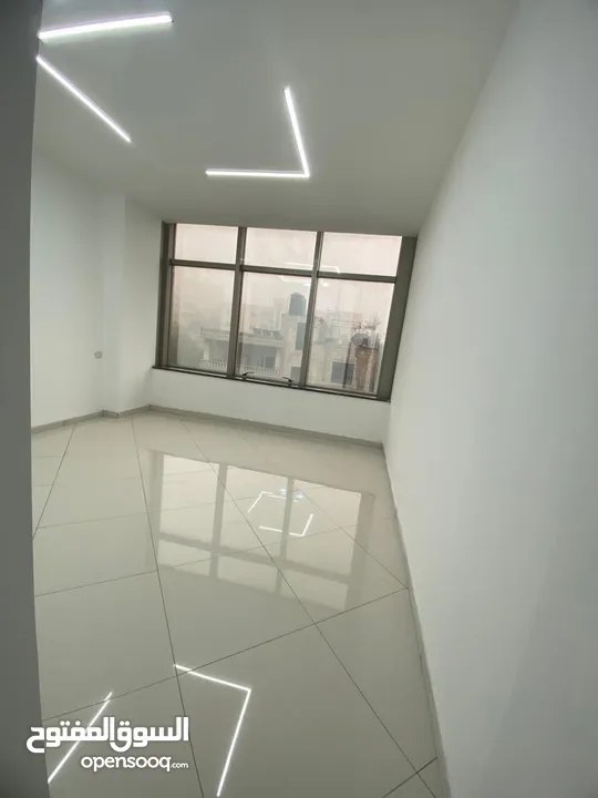 مكتب مميز جدا