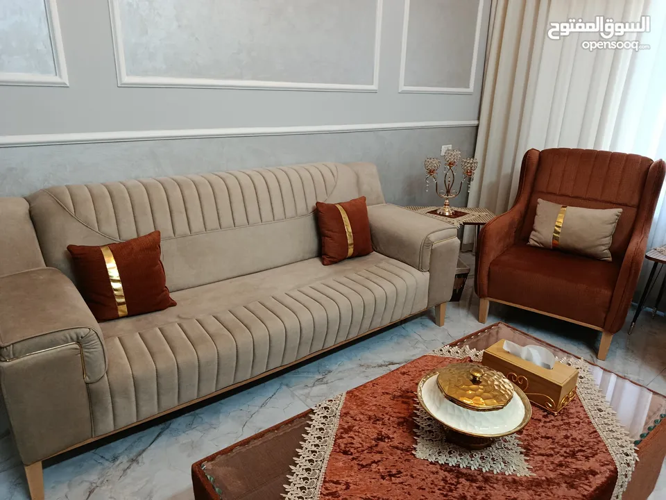 طقم كنبايات لغرفة معيشة او استقبال (شبه جديد)