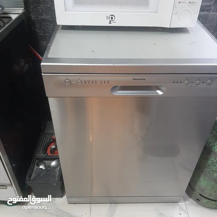 جلاية هايسنس بحالة الجديد للبيع بسعر نهاائي 100 دينار فقط لا يوجد مفاصله للتواصل الرقم بالوصف