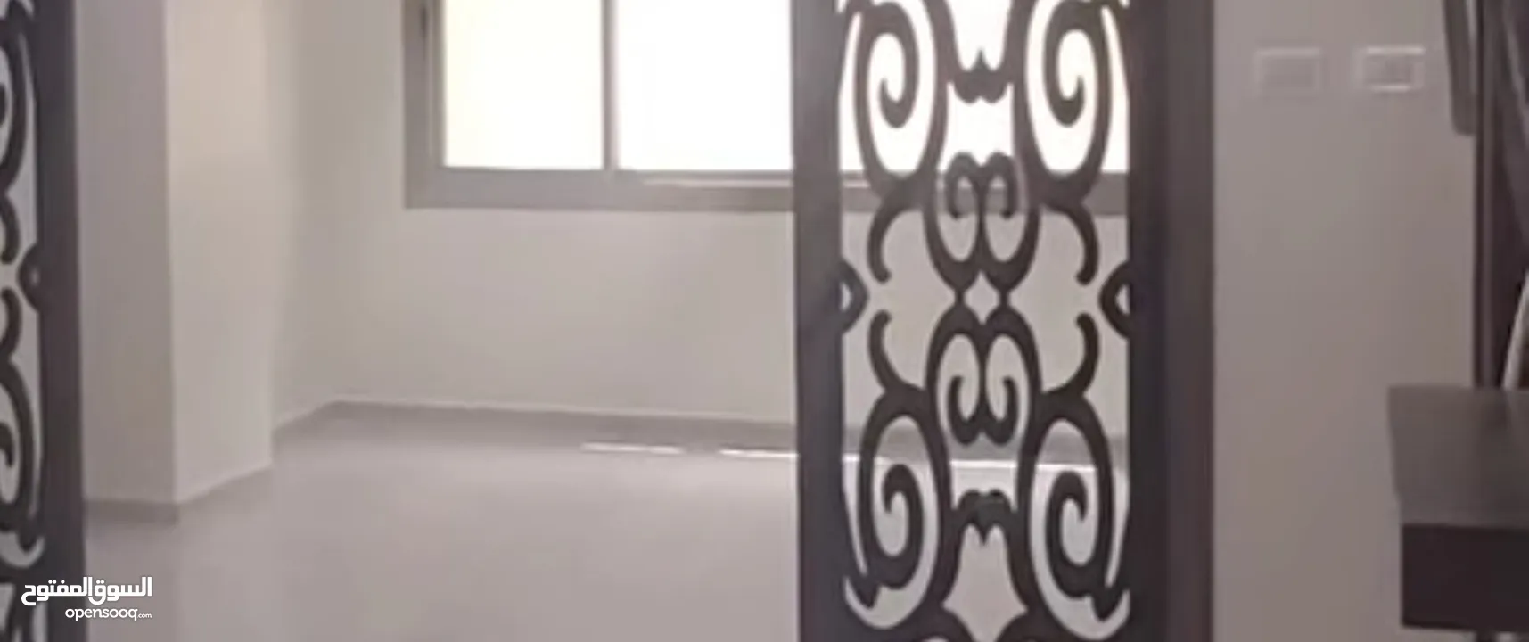 قطعتين ارض كاشفة باطلالة ثلاثية الجهات  في الجهة الغربية بيت وزن  بالقرب من فلل شقو ودونم اخرحدملعب