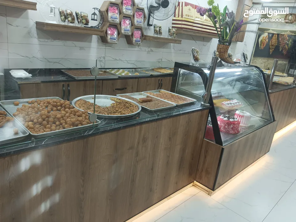 عدة محل حلويات كاملة للبيع بسعر مغري