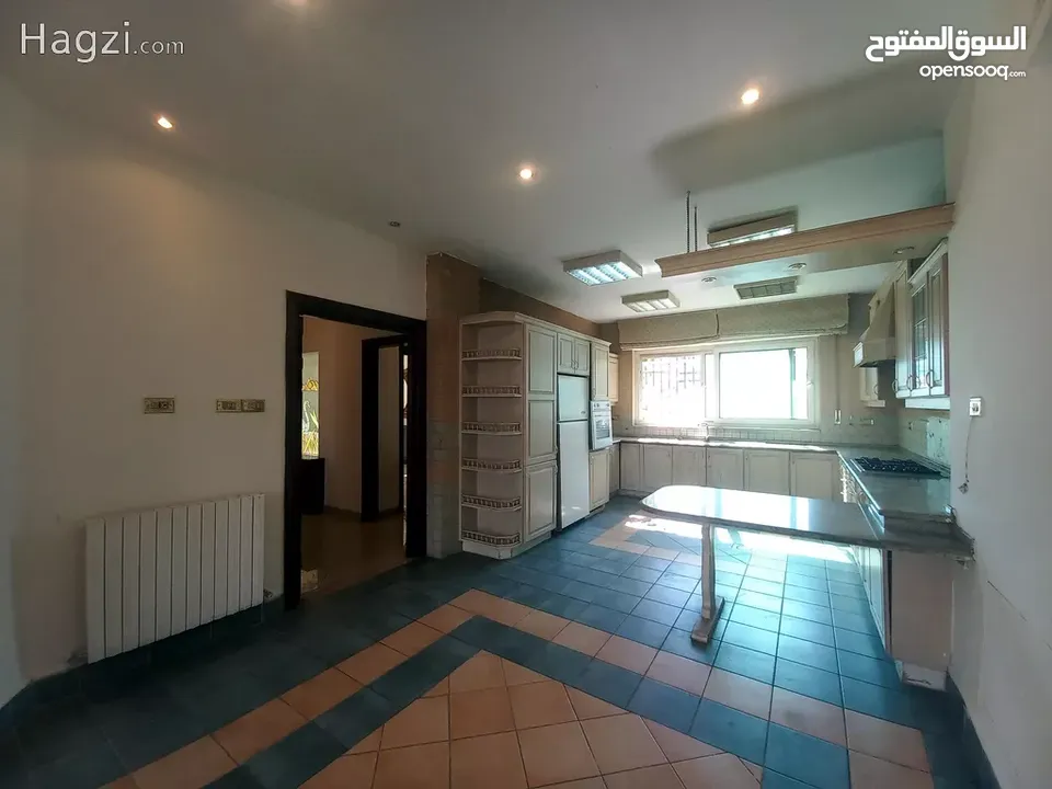 شقة غير مفروشة للإيجار 550م2 ( Property 17530 ) سنوي فقط