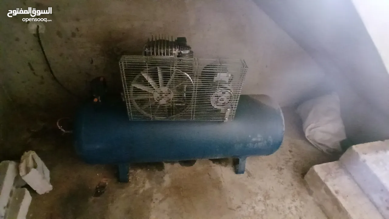 كومبريسر 750 لتر بحال الوكالة