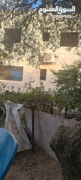 بيت مستقل مع ارض  للبيع بسسب السفر