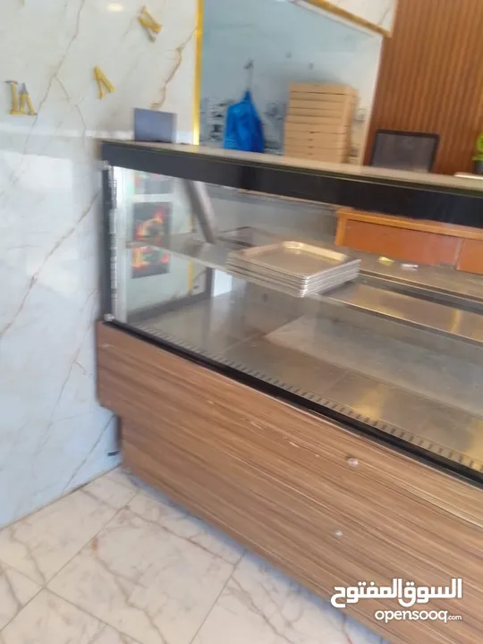 معدات  محل معجنات للبيع بحاله جيده جدا لعدم التفرغ للبيع