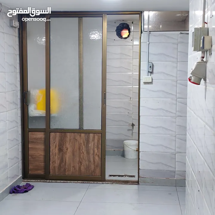 ملحمه مع مطعم في ارقا أماكن سوف منطقه سياحيه بالقرب من مستشفى هيا العسكري المكان مقططض بالمقتربين