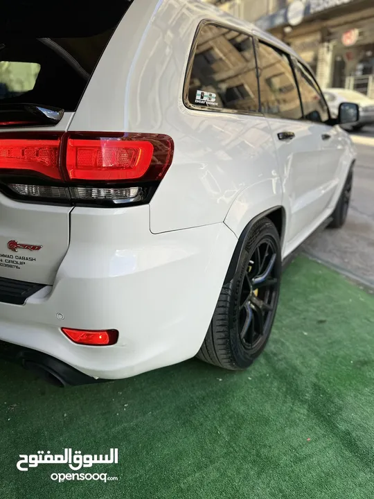 جيب شيروكي ملك العضلات الامريكي SRT8  موديل 2014 لون ابيض للايجار فقط من عند مكتب Lion  Group