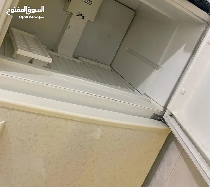 ثلاجه للبيع