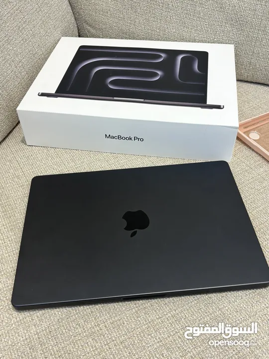 MacBook Pro 14 inch ( M4 1TB )