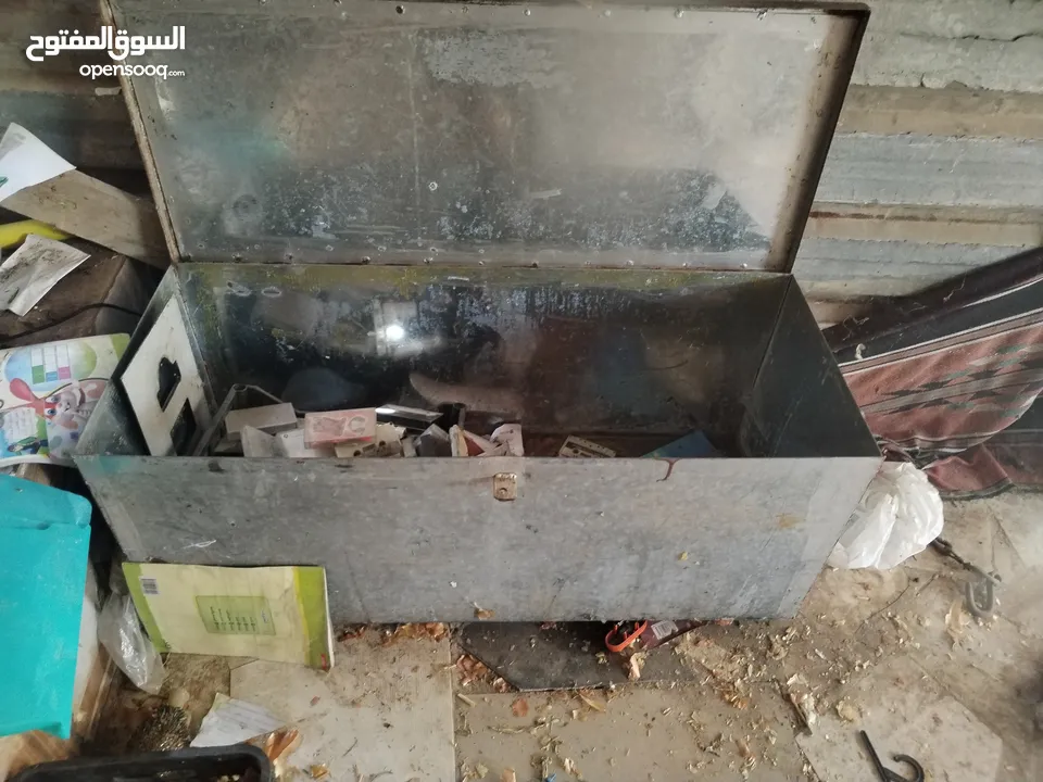 حوضين سمك مع قواعدهم