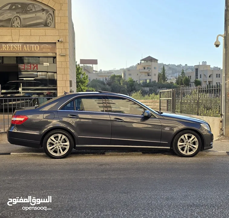 Mercedes-Benz E200