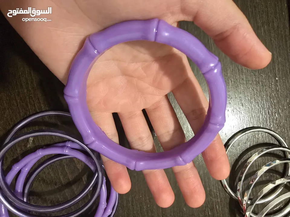 اساور بلاستيك بنفسجي، وفضي عدد 15