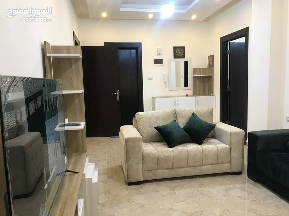 شقة راقية مفروشة للإيجار مقابل البوابة الشمالية - Modern furnished apartment for rent