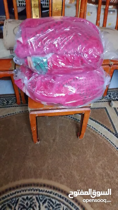 يوجد حرامات اثنين مستعمل مفرد ونص الواحد ست دنانير