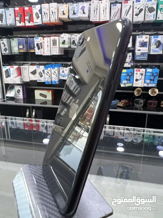Used iPhone SE 2020 (128 GB) ايفون مستعمل بحالة ممتازة  مغيرله بطارية جديدة فقط لا غير  كفالة محل 14
