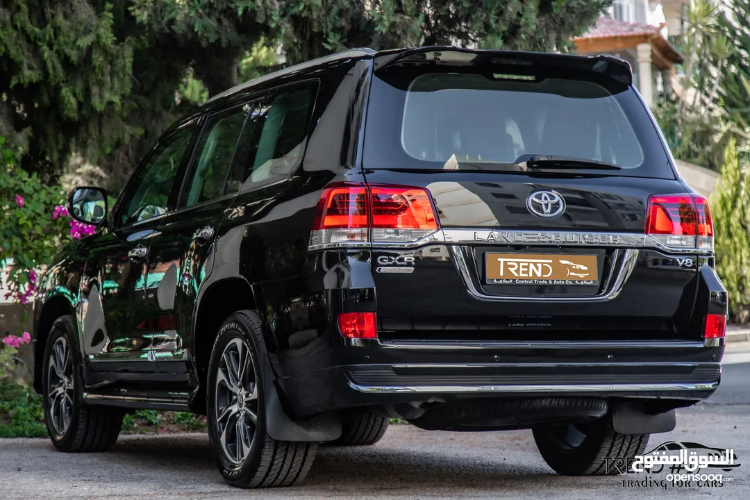 Toyota Land Cruiser 2020 Gx-r V8 Grand Touring   السيارة وارد الشركة